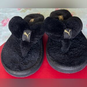 Puma faux fur Thong Style House slippers in black color Size 5